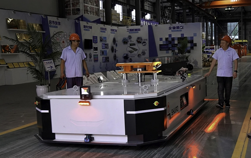 30T 牽引 AGV 在物流行業(yè)優(yōu)勢顯著，具備強(qiáng)大負(fù)載、精準(zhǔn)導(dǎo)航、自動(dòng)化作業(yè)、適應(yīng)復(fù)雜環(huán)境、節(jié)省人力、便于集成以及安全性能突出等優(yōu)勢，助力物流高效運(yùn)作。