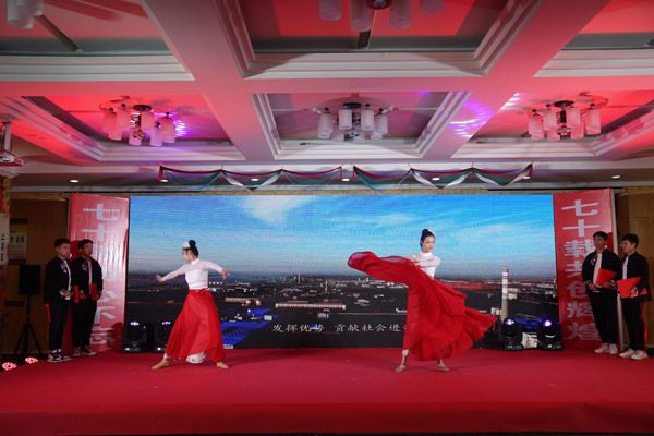 公司舉辦“建安賦”配樂(lè).朗誦.舞蹈專題競(jìng)演 公司舉辦“建安賦”配樂(lè).朗誦.舞蹈專題競(jìng)演